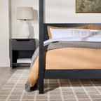 Lit King size à baldaquin minimaliste noir/pin naturel, pin massif et MDF, sans sommier à ressorts, 79,63" de large