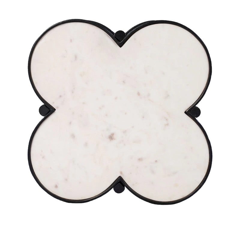 Table d'appoint Chloe, plateau trèfle en marbre véritable blanc avec cadre en fer noir