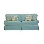 Canapé Classics Model Coastal Aqua Series avec quatre coussins décoratifs