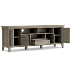 Meuble TV/Média WYNDENHALL Norfolk en BOIS MASSIF de 72 pouces de large pour téléviseurs jusqu'à 80 pouces - 72 L x 17,5 P x 26 H