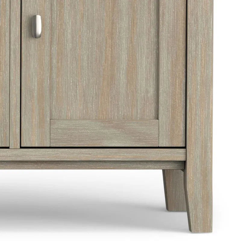 Meuble TV/Média WYNDENHALL Norfolk en BOIS MASSIF de 72 pouces de large pour téléviseurs jusqu'à 80 pouces - 72 L x 17,5 P x 26 H