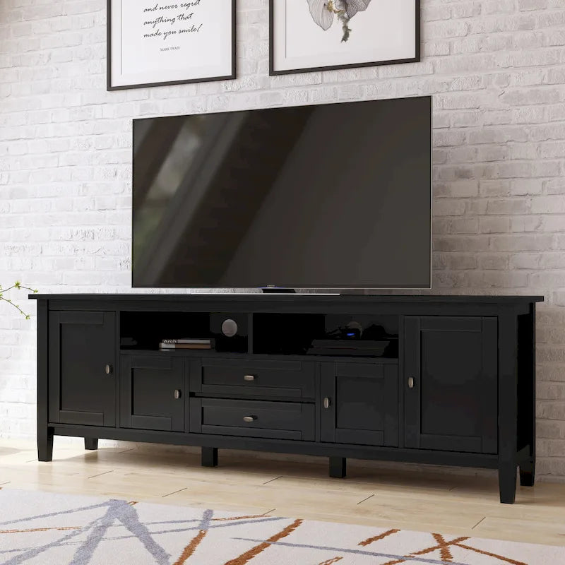 Meuble TV/Média WYNDENHALL Norfolk en BOIS MASSIF de 72 pouces de large pour téléviseurs jusqu'à 80 pouces - 72 L x 17,5 P x 26 H