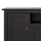 Meuble TV/Média WYNDENHALL Norfolk en BOIS MASSIF de 72 pouces de large pour téléviseurs jusqu'à 80 pouces - 72 L x 17,5 P x 26 H