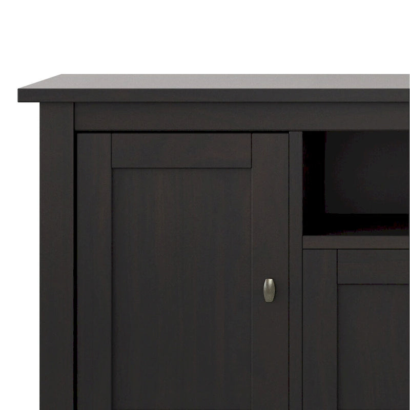 Meuble TV/Média WYNDENHALL Norfolk en BOIS MASSIF de 72 pouces de large pour téléviseurs jusqu'à 80 pouces - 72 L x 17,5 P x 26 H