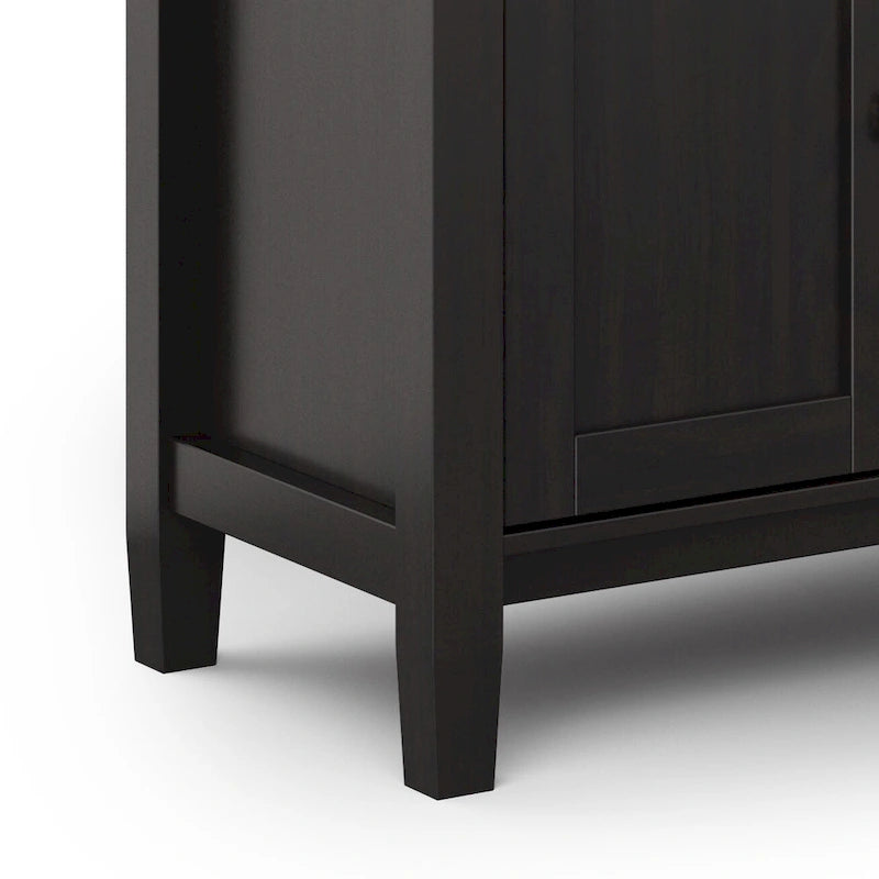 Meuble TV/Média WYNDENHALL Norfolk en BOIS MASSIF de 72 pouces de large pour téléviseurs jusqu'à 80 pouces - 72 L x 17,5 P x 26 H