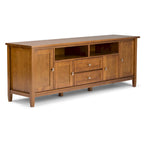 Meuble TV/Média WYNDENHALL Norfolk en BOIS MASSIF de 72 pouces de large pour téléviseurs jusqu'à 80 pouces - 72 L x 17,5 P x 26 H