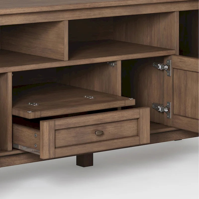 Meuble TV/Média WYNDENHALL Norfolk en BOIS MASSIF de 72 pouces de large pour téléviseurs jusqu'à 80 pouces - 72 L x 17,5 P x 26 H