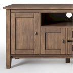 Meuble TV/Média WYNDENHALL Norfolk en BOIS MASSIF de 72 pouces de large pour téléviseurs jusqu'à 80 pouces - 72 L x 17,5 P x 26 H