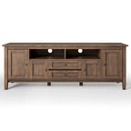 Meuble TV/Média WYNDENHALL Norfolk en BOIS MASSIF de 72 pouces de large pour téléviseurs jusqu'à 80 pouces - 72 L x 17,5 P x 26 H