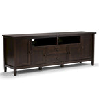 Meuble TV/Média WYNDENHALL Norfolk en BOIS MASSIF de 72 pouces de large pour téléviseurs jusqu'à 80 pouces - 72 L x 17,5 P x 26 H