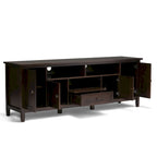 Meuble TV/Média WYNDENHALL Norfolk en BOIS MASSIF de 72 pouces de large pour téléviseurs jusqu'à 80 pouces - 72 L x 17,5 P x 26 H
