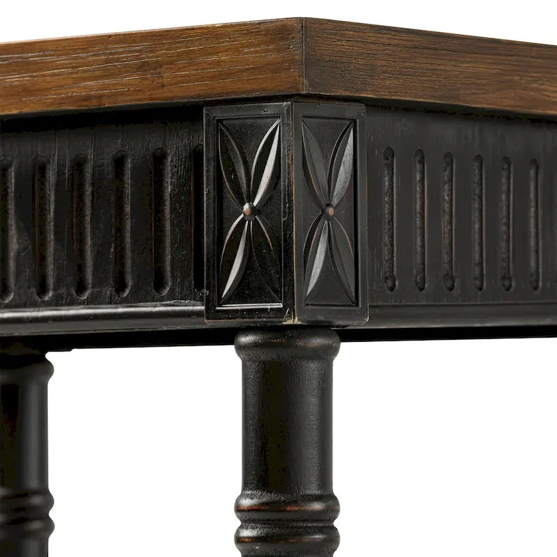 Table d'appoint de style campagne française, blanc/noir, plateau à rebords et étagère en osier, aspect vieilli