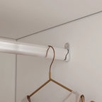 Armoire penderie blanche/marron foncé avec porte miroir, 3 portes, tringle à vêtements, 3 tiroirs et 4 étagères