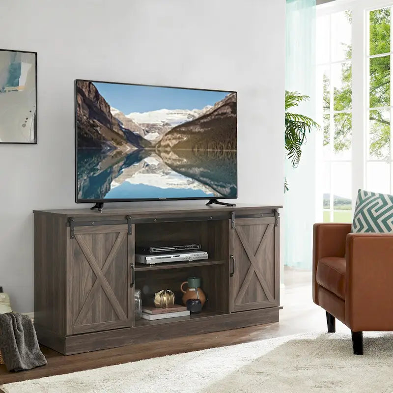 Meuble TV rustique en bois de ferme de 152 cm avec console de rangement et portes coulissantes de grange pour centre de divertissement