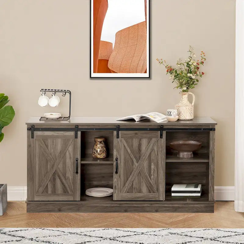 Meuble TV rustique en bois de ferme de 152 cm avec console de rangement et portes coulissantes de grange pour centre de divertissement