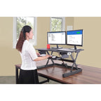 Rehausseur de bureau assis-debout électrique, marron/noir/blanc, surface 91x61 cm, port USB, sans montage