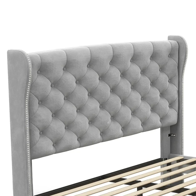 Lit plateforme King Wingback, gris, touffeté velours, avec tête et pied de lit, 2 places